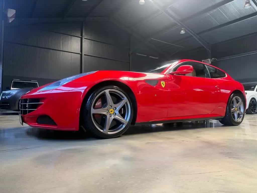 Ferrari FF 6,3 V12 4x4 CARBON/ROSSO CORSA/UNFALLFREI 10/2011-photo-11