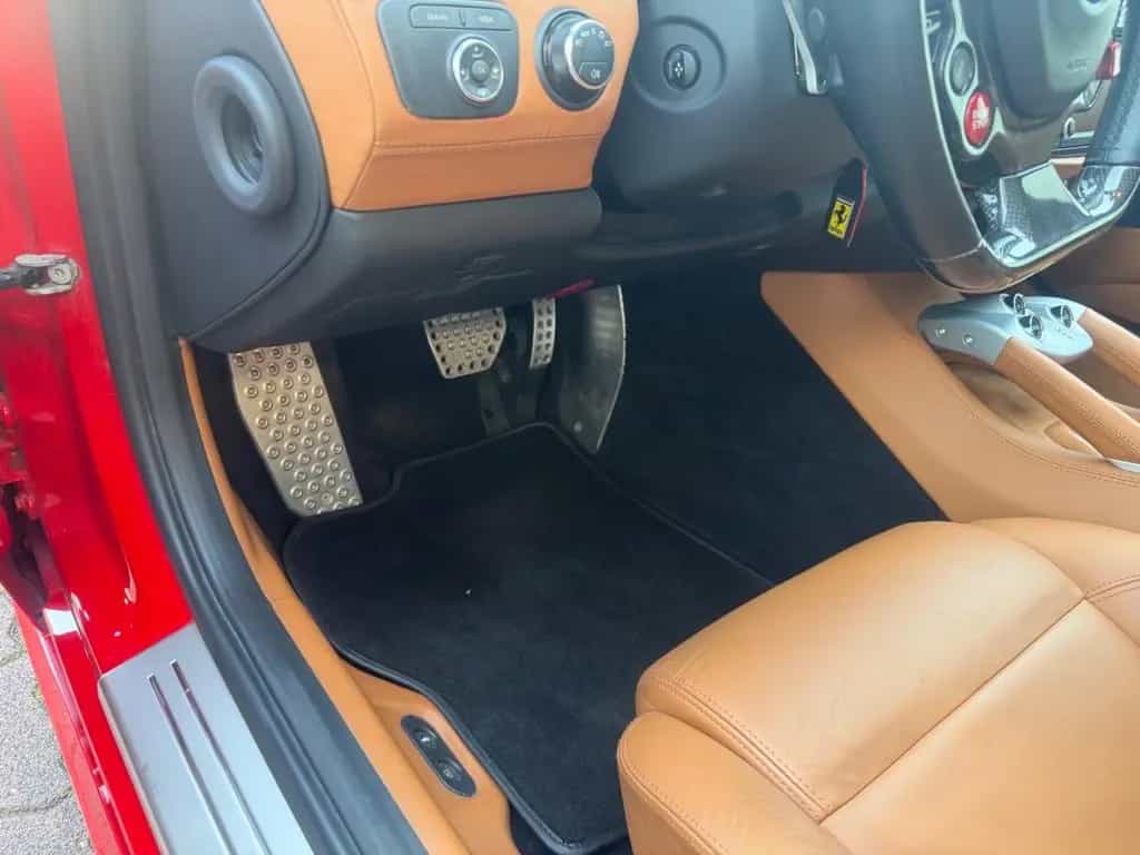 Ferrari FF 6,3 V12 4x4 CARBON/ROSSO CORSA/UNFALLFREI 10/2011-photo-16