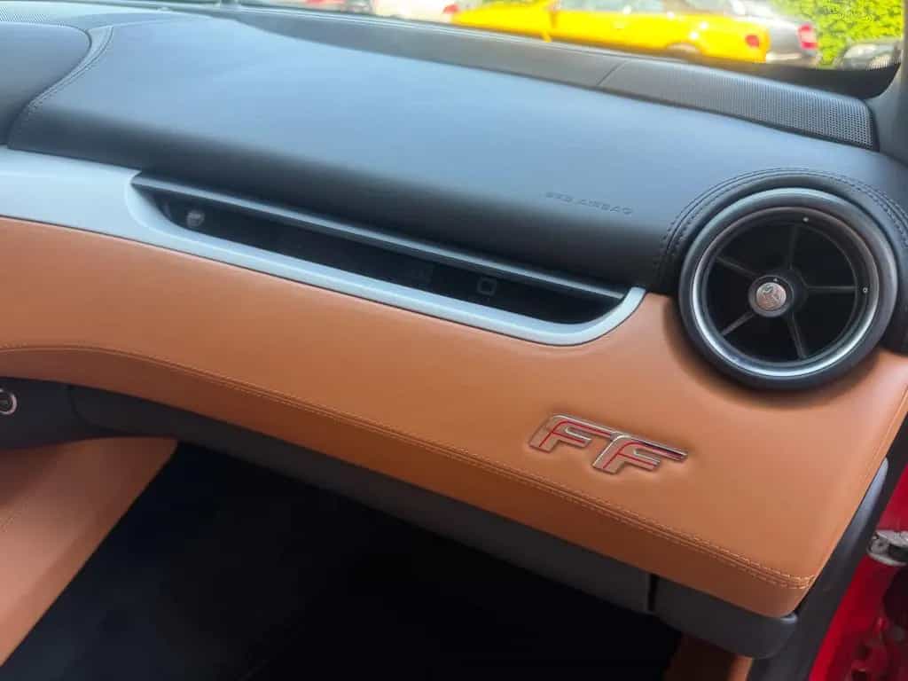 Ferrari FF 6,3 V12 4x4 CARBON/ROSSO CORSA/UNFALLFREI 10/2011-photo-21