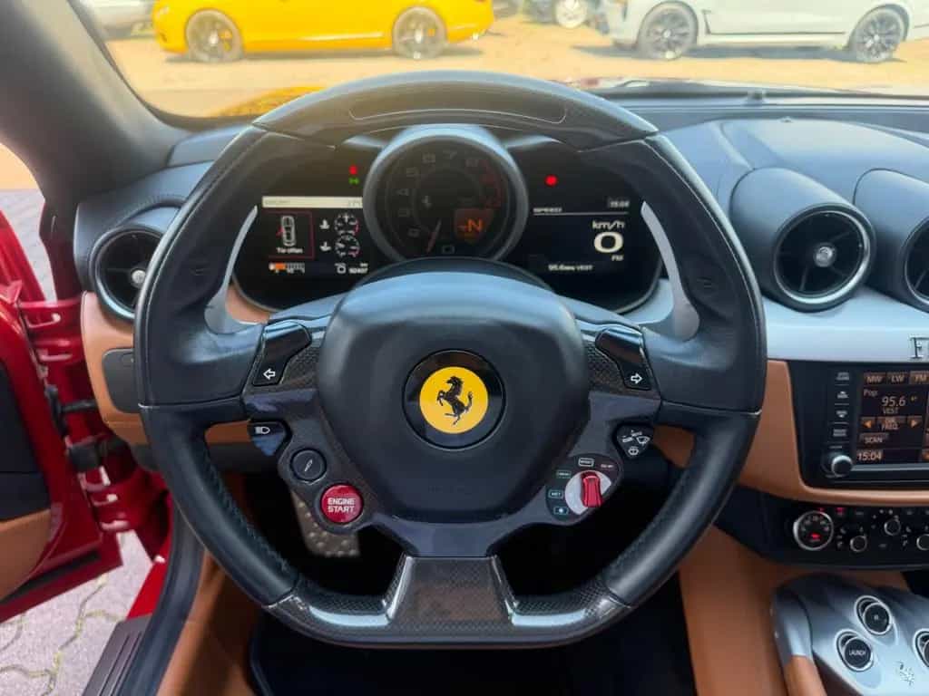Ferrari FF 6,3 V12 4x4 CARBON/ROSSO CORSA/UNFALLFREI 10/2011-photo-35