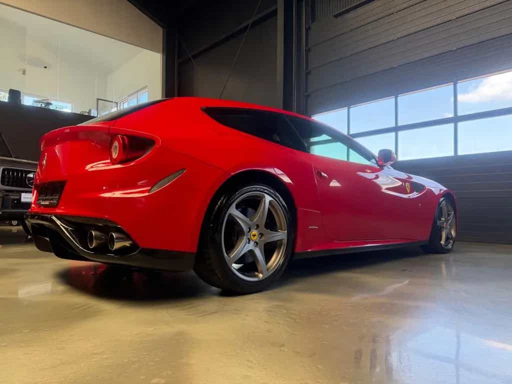 Ferrari FF 6,3 V12 4x4 CARBON/ROSSO CORSA/UNFALLFREI 10/2011-photo-9