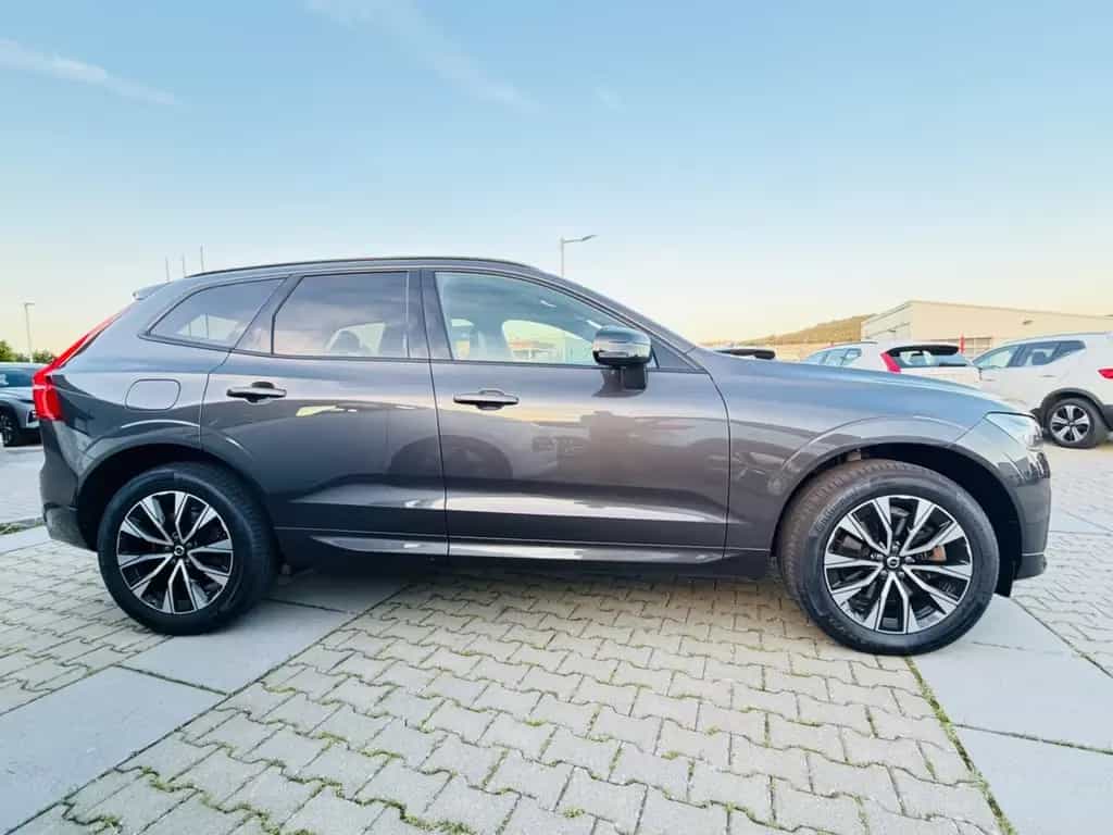 Volvo XC60 Plus Dark 2WD /Standheizung/AHK/Garantie 09/2022-photo-10