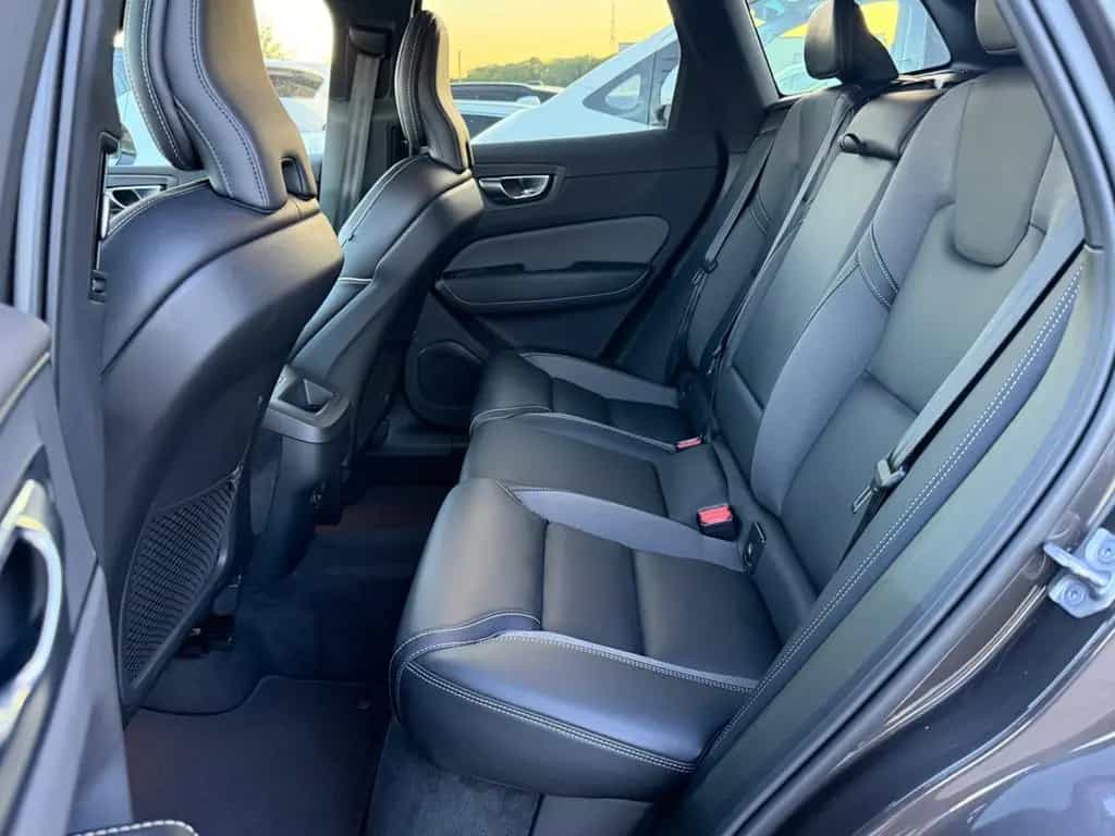 Volvo XC60 Plus Dark 2WD /Standheizung/AHK/Garantie 09/2022-photo-14