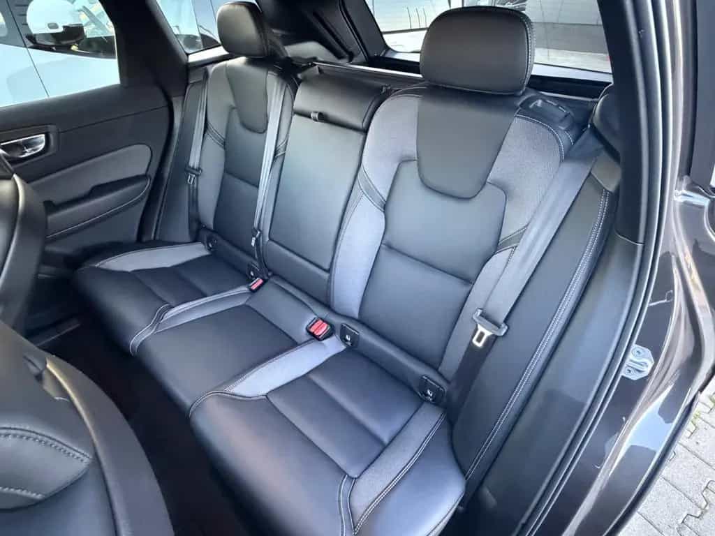Volvo XC60 Plus Dark 2WD /Standheizung/AHK/Garantie 09/2022-photo-15