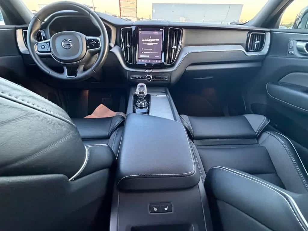Volvo XC60 Plus Dark 2WD /Standheizung/AHK/Garantie 09/2022-photo-16