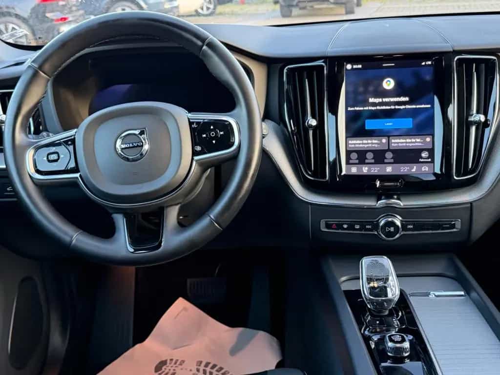 Volvo XC60 Plus Dark 2WD /Standheizung/AHK/Garantie 09/2022-photo-24
