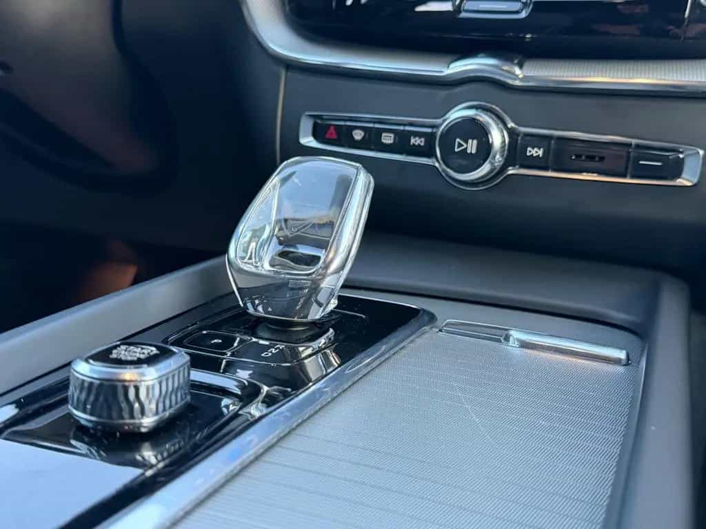Volvo XC60 Plus Dark 2WD /Standheizung/AHK/Garantie 09/2022-photo-25