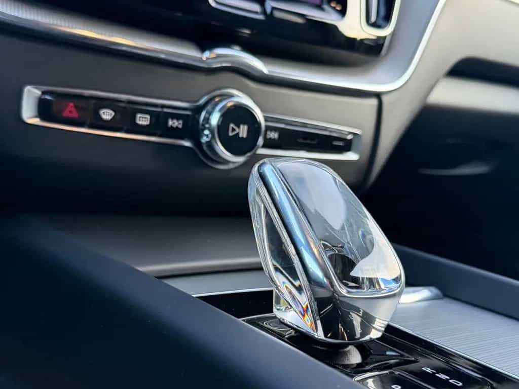 Volvo XC60 Plus Dark 2WD /Standheizung/AHK/Garantie 09/2022-photo-26