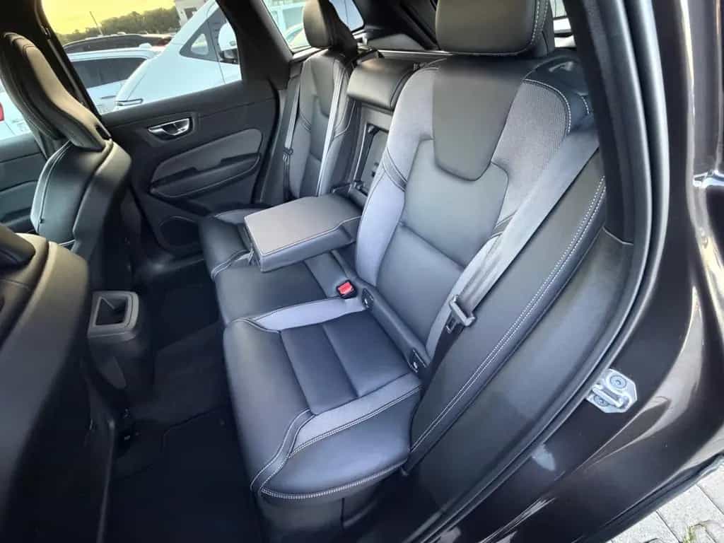 Volvo XC60 Plus Dark 2WD /Standheizung/AHK/Garantie 09/2022-photo-27