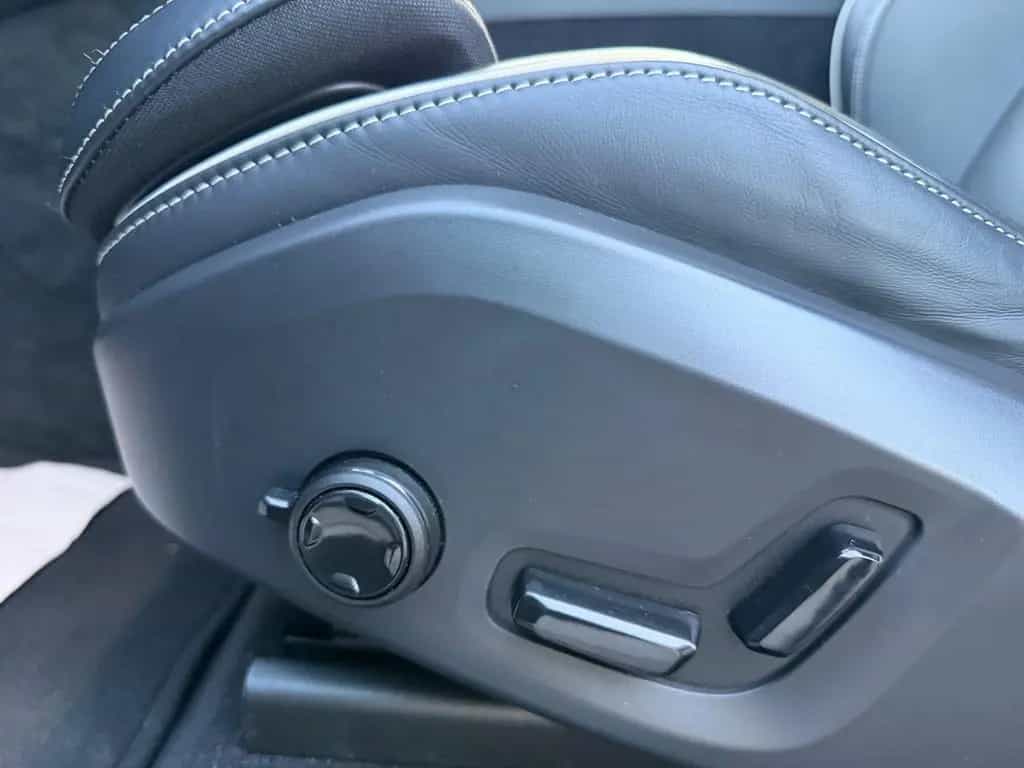 Volvo XC60 Plus Dark 2WD /Standheizung/AHK/Garantie 09/2022-photo-29