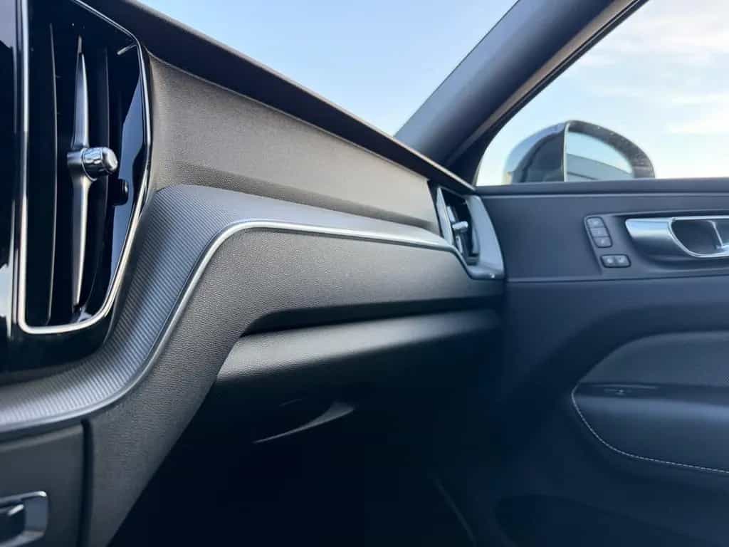 Volvo XC60 Plus Dark 2WD /Standheizung/AHK/Garantie 09/2022-photo-34