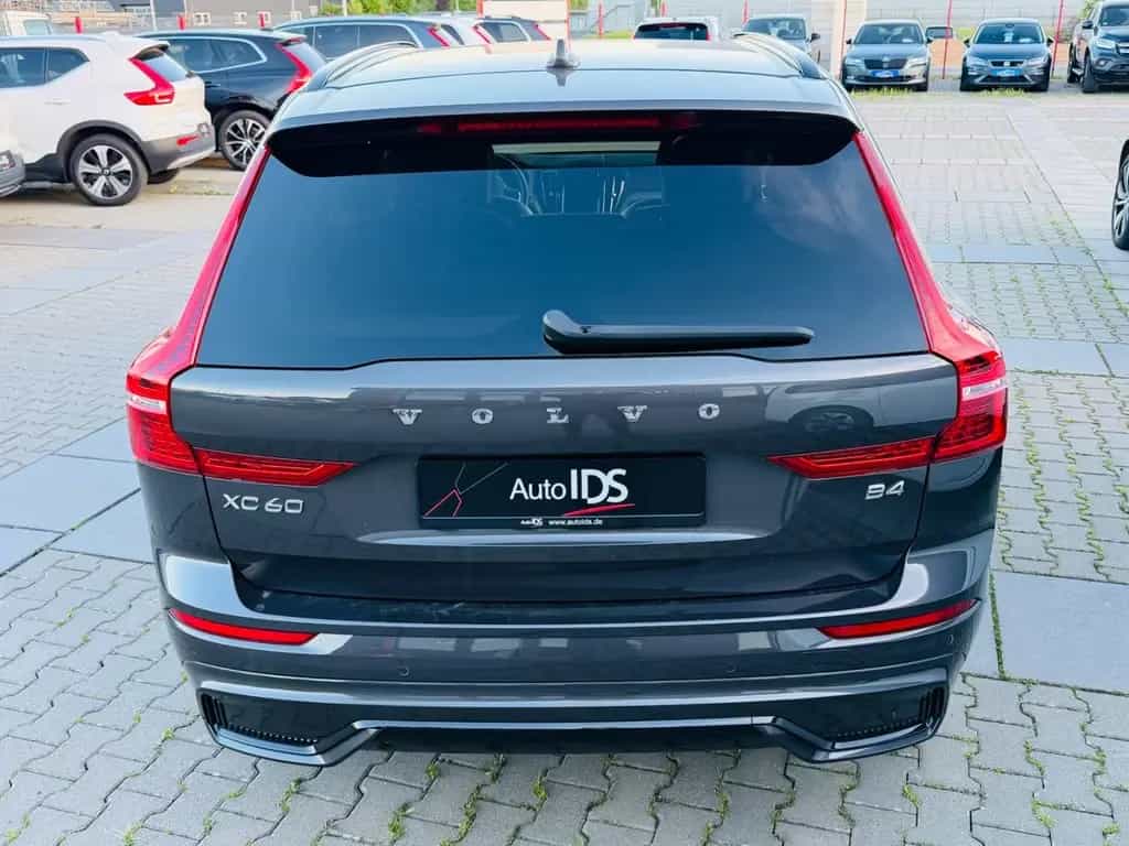 Volvo XC60 Plus Dark 2WD /Standheizung/AHK/Garantie 09/2022-photo-4