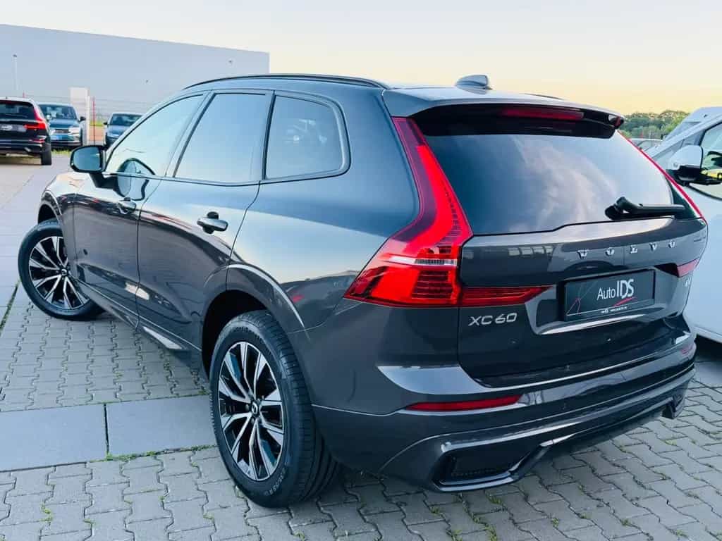 Volvo XC60 Plus Dark 2WD /Standheizung/AHK/Garantie 09/2022-photo-5