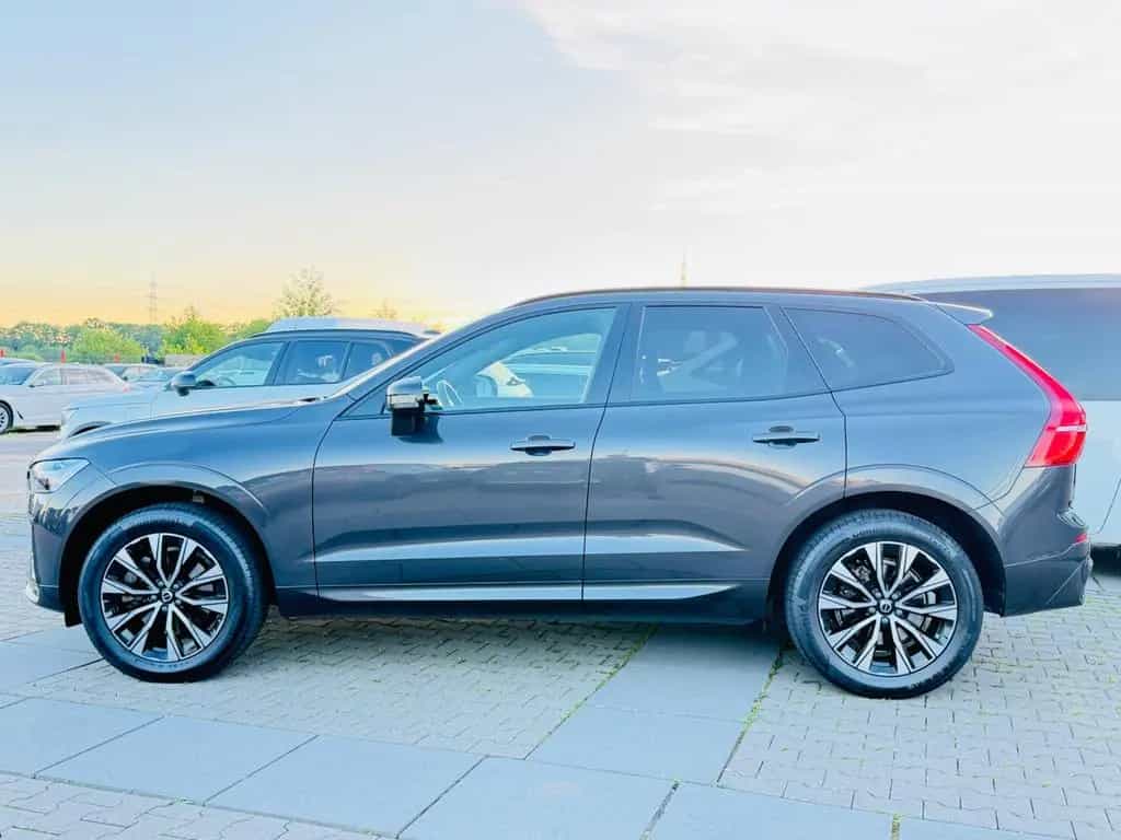 Volvo XC60 Plus Dark 2WD /Standheizung/AHK/Garantie 09/2022-photo-6