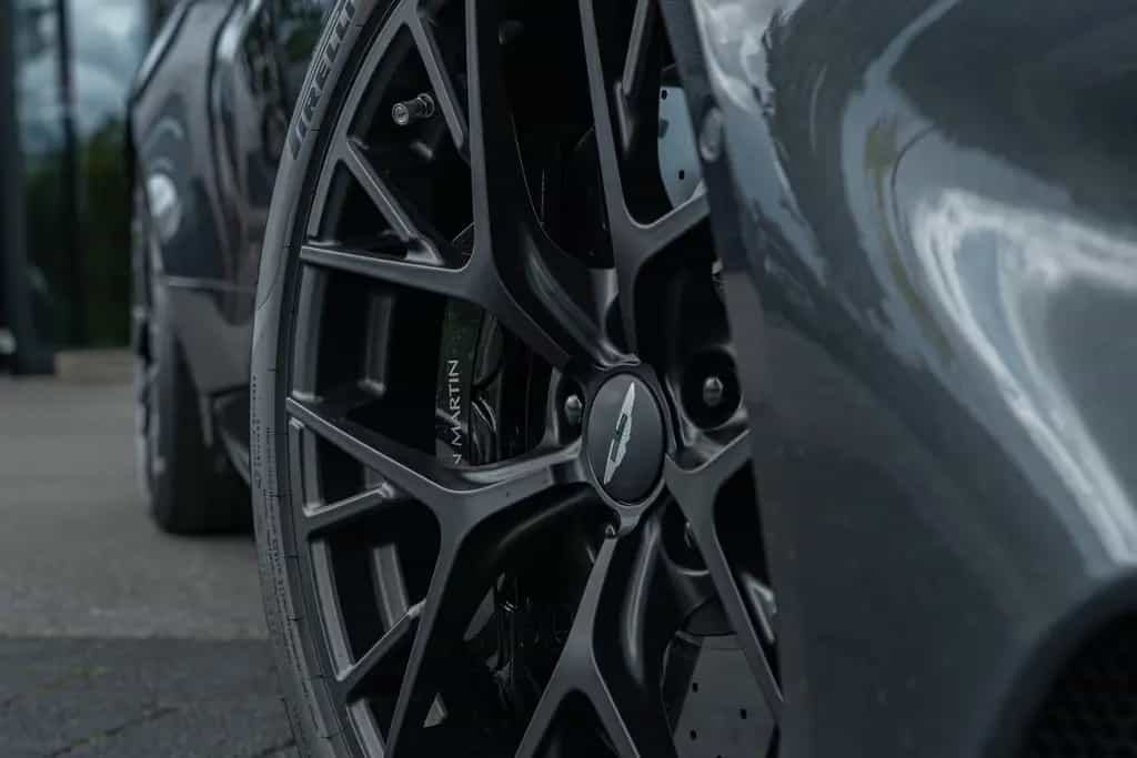 Aston Martin Vanquish Volante *Bowers & Wilkins *Black-Pack* 12/2025-photo-10
