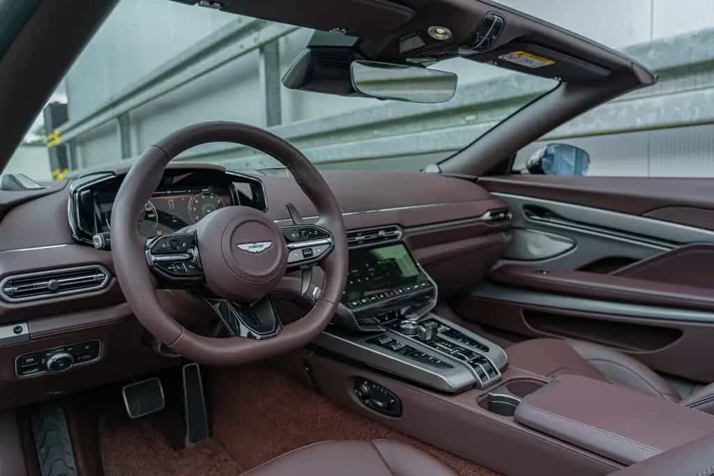 Aston Martin Vanquish Volante *Bowers & Wilkins *Black-Pack* 12/2025-photo-15