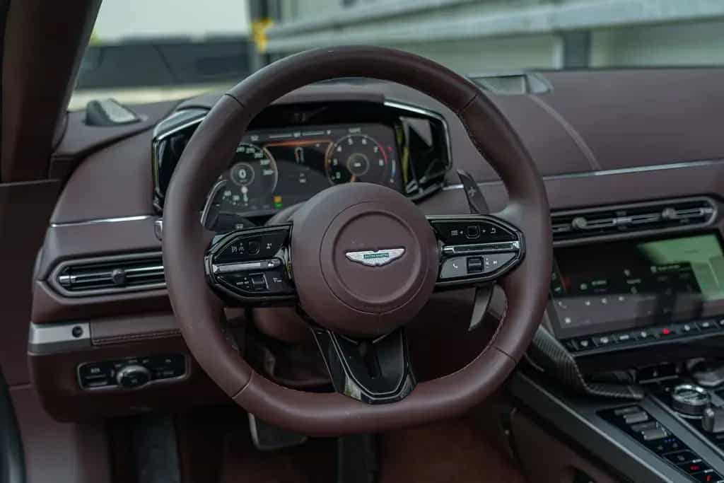Aston Martin Vanquish Volante *Bowers & Wilkins *Black-Pack* 12/2025-photo-16