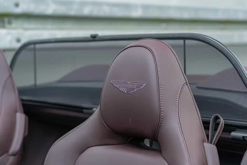 Aston Martin Vanquish Volante *Bowers & Wilkins *Black-Pack* 12/2025-photo-20