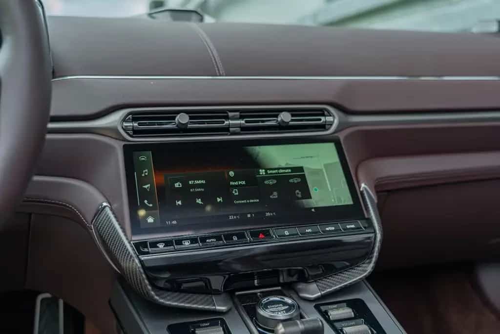 Aston Martin Vanquish Volante *Bowers & Wilkins *Black-Pack* 12/2025-photo-22