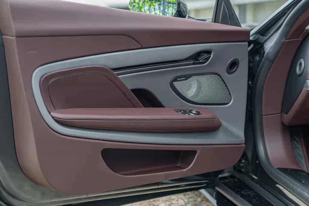 Aston Martin Vanquish Volante *Bowers & Wilkins *Black-Pack* 12/2025-photo-24
