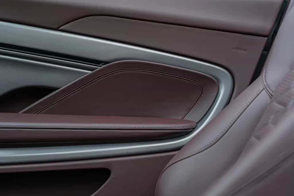 Aston Martin Vanquish Volante *Bowers & Wilkins *Black-Pack* 12/2025-photo-25