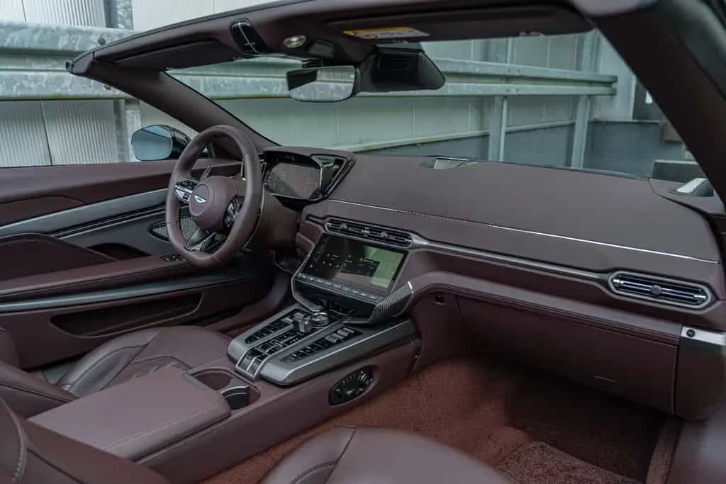 Aston Martin Vanquish Volante *Bowers & Wilkins *Black-Pack* 12/2025-photo-27