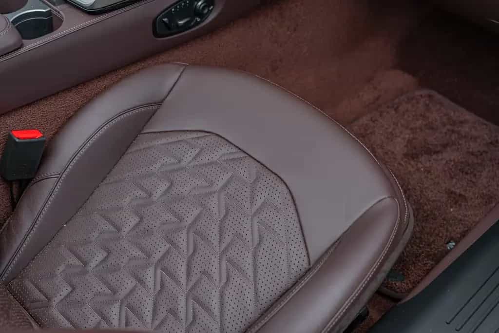Aston Martin Vanquish Volante *Bowers & Wilkins *Black-Pack* 12/2025-photo-28