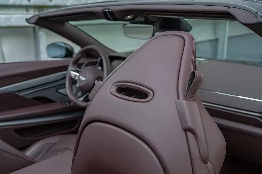 Aston Martin Vanquish Volante *Bowers & Wilkins *Black-Pack* 12/2025-photo-31