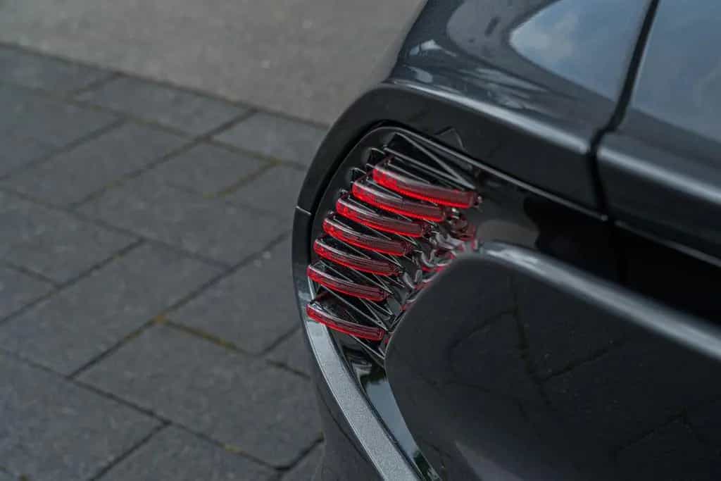 Aston Martin Vanquish Volante *Bowers & Wilkins *Black-Pack* 12/2025-photo-36