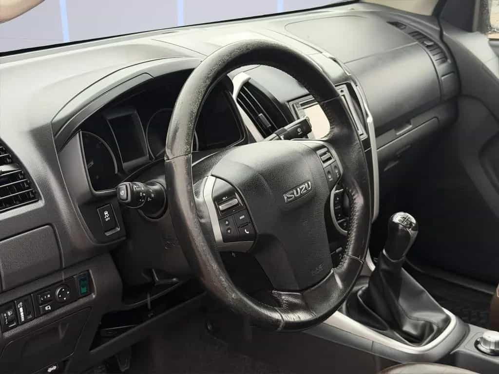 Isuzu D-Max Double Cab 4WD LEDER/KAMERA/SCHECKHEFT/ 01/2014-photo-8