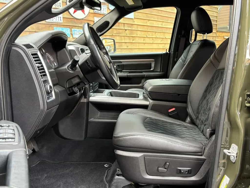 Dodge RAM 1500 5,7L Warlock 4x4 LEDER AHK LED 06/2022-photo-19