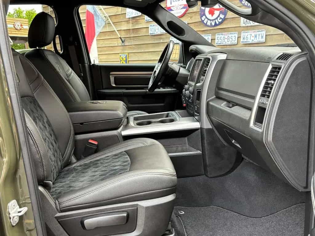Dodge RAM 1500 5,7L Warlock 4x4 LEDER AHK LED 06/2022-photo-27