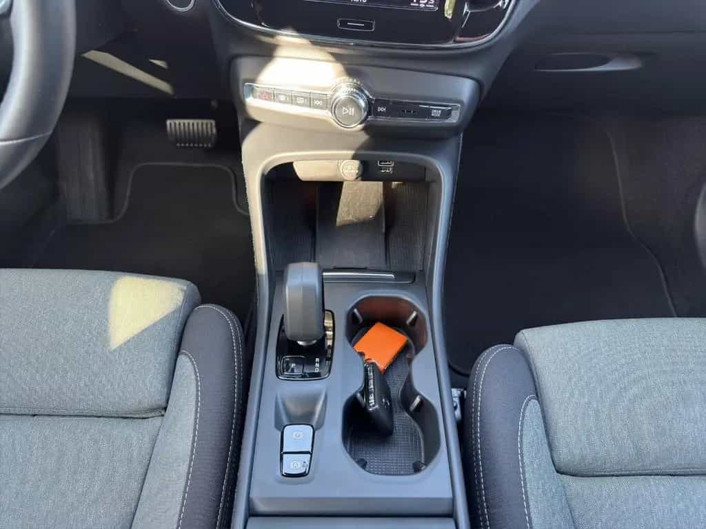 Volvo XC40 T2 2WD Core 05/2023-photo-12