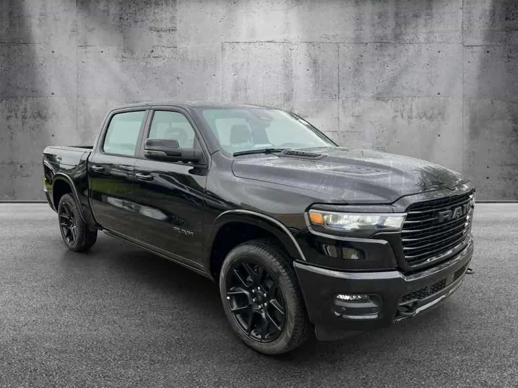 Dodge RAM 2025 Ram 1500 Laramie Crew Cab 4X4 3.0L V6 null-photo-1