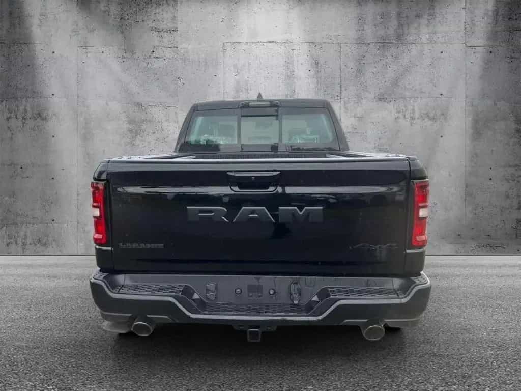 Dodge RAM 2025 Ram 1500 Laramie Crew Cab 4X4 3.0L V6 null-photo-3