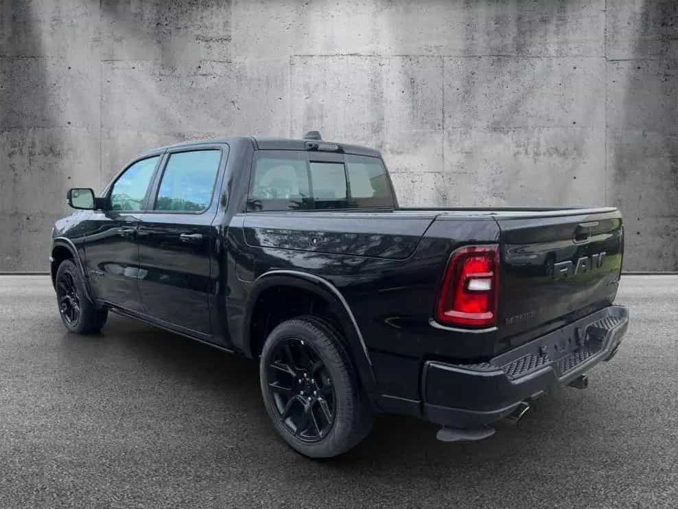 Dodge RAM 2025 Ram 1500 Laramie Crew Cab 4X4 3.0L V6 null-photo-4