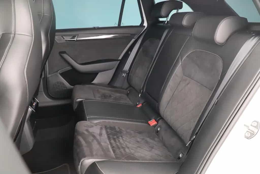 Skoda Superb COMBI SPORTLINE 2.0TSI DSG 4x4 AHK+CANTON 06/2018-photo-11