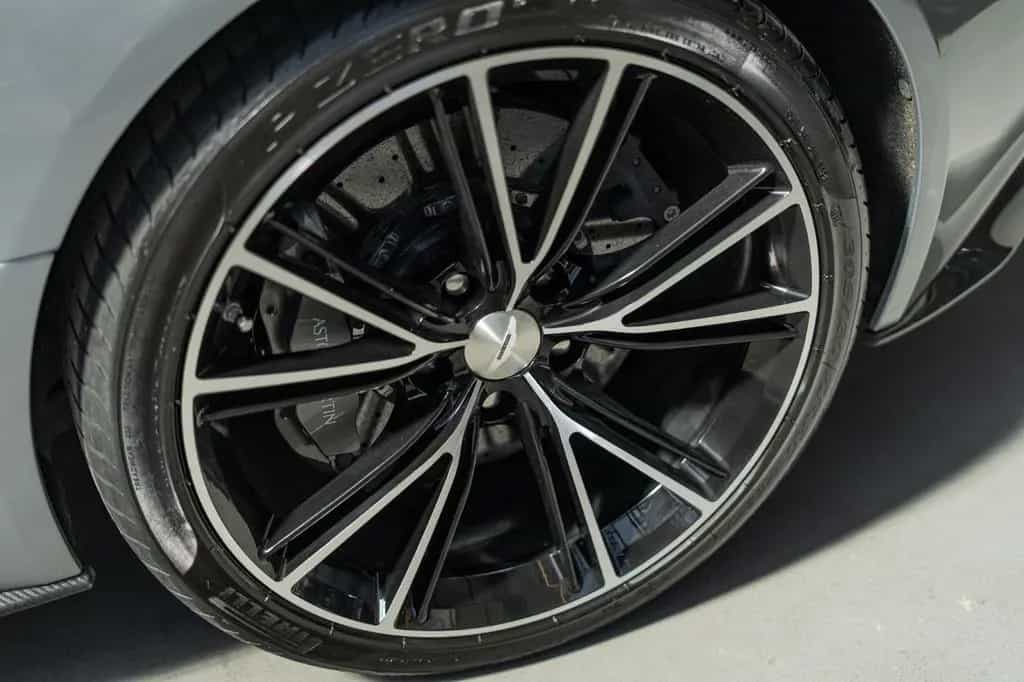 Aston Martin Vanquish Centenary *Low Mileage* 01/2014-photo-36
