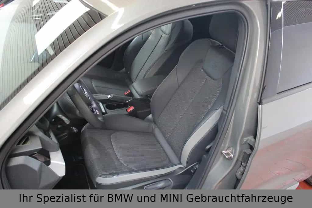 Audi A1 Sportback 30 TFSI*S line*LED*SHZ*MFL*2.Hand* 08/2019-photo-11