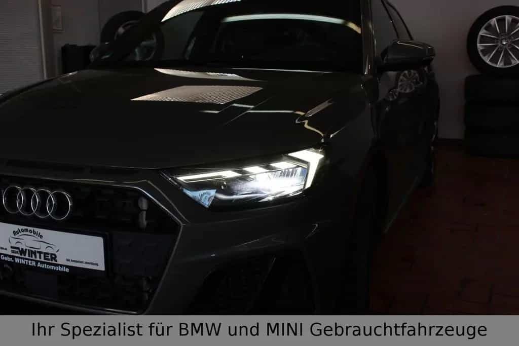 Audi A1 Sportback 30 TFSI*S line*LED*SHZ*MFL*2.Hand* 08/2019-photo-3