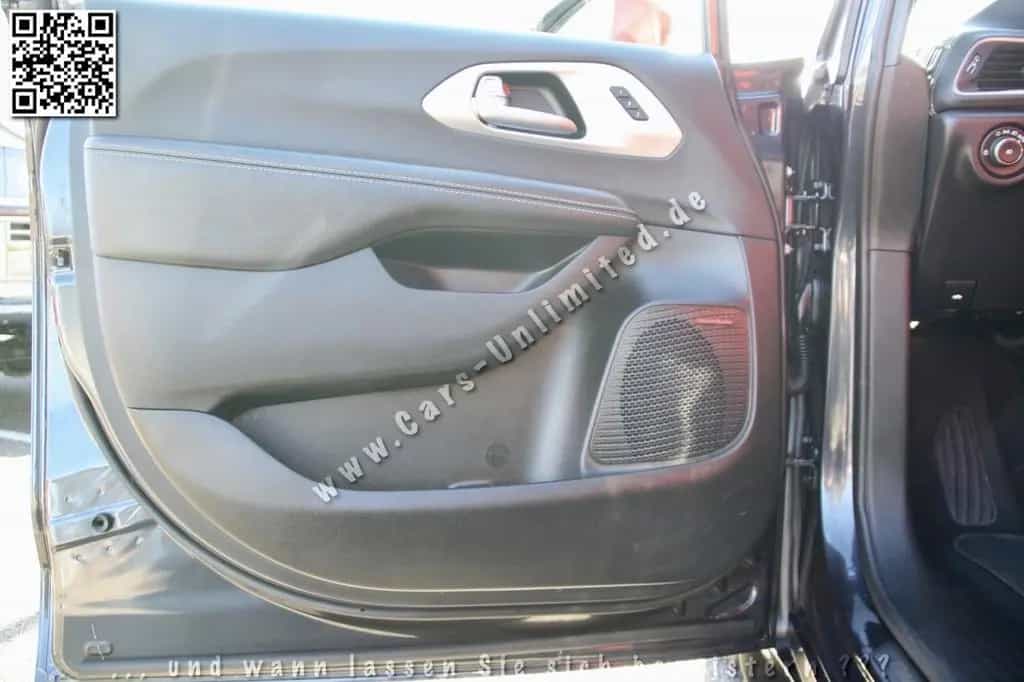 Chrysler Pacifica Limited Red S/360°/Theater/CLEAN-CarFax 12/2019-photo-34
