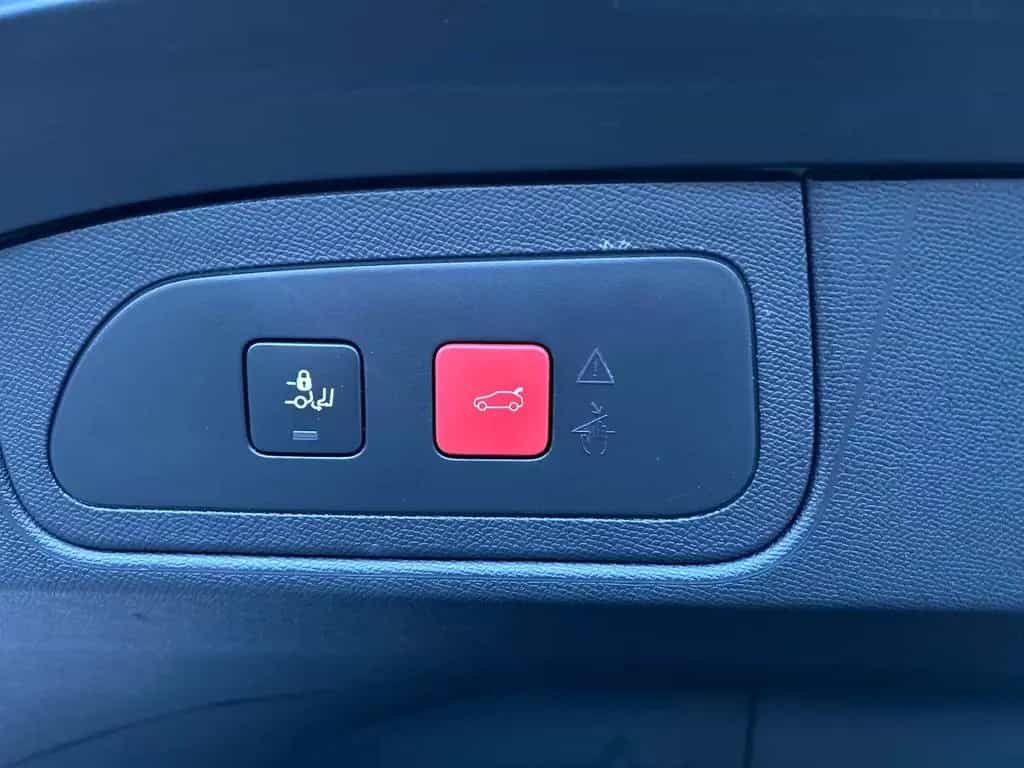 DS Automobiles DS7 (Crossback) DS7 Crossback 2,0 Ltr. Aut. Performance Navi LED 04/2018-photo-19
