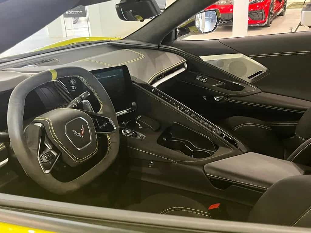 Corvette C8 C8 3LT Stingray Convertible R-Pack 12/2025-photo-21
