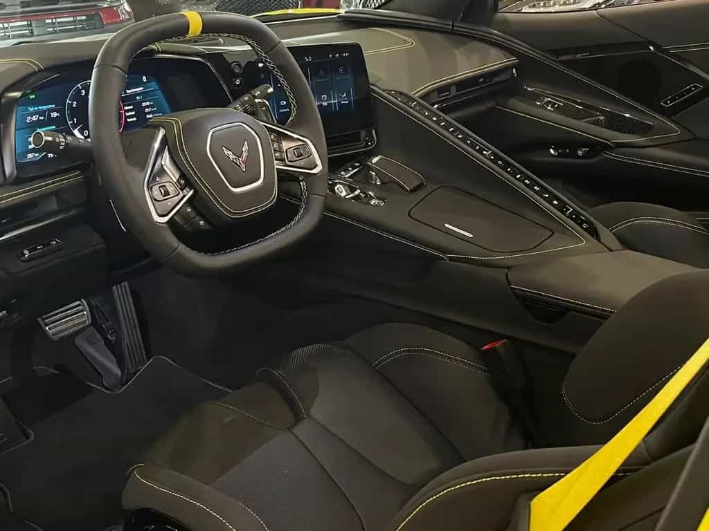 Corvette C8 C8 3LT Stingray Convertible R-Pack 12/2025-photo-23