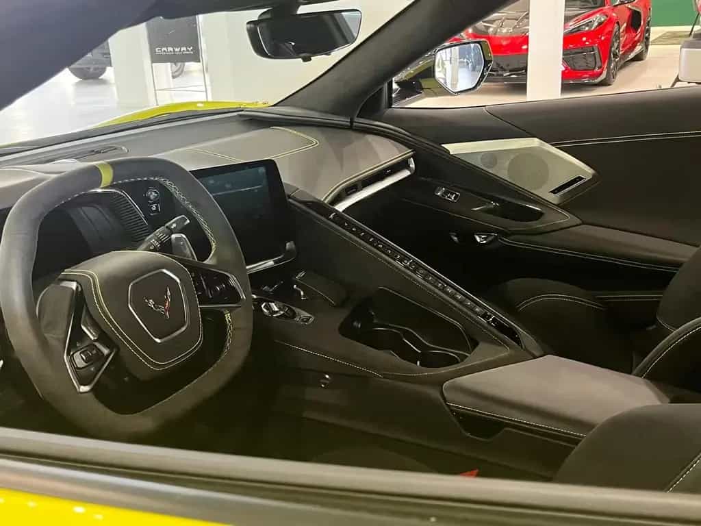 Corvette C8 C8 3LT Stingray Convertible R-Pack 12/2025-photo-24