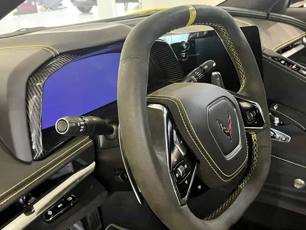 Corvette C8 C8 3LT Stingray Convertible R-Pack 12/2025-photo-28