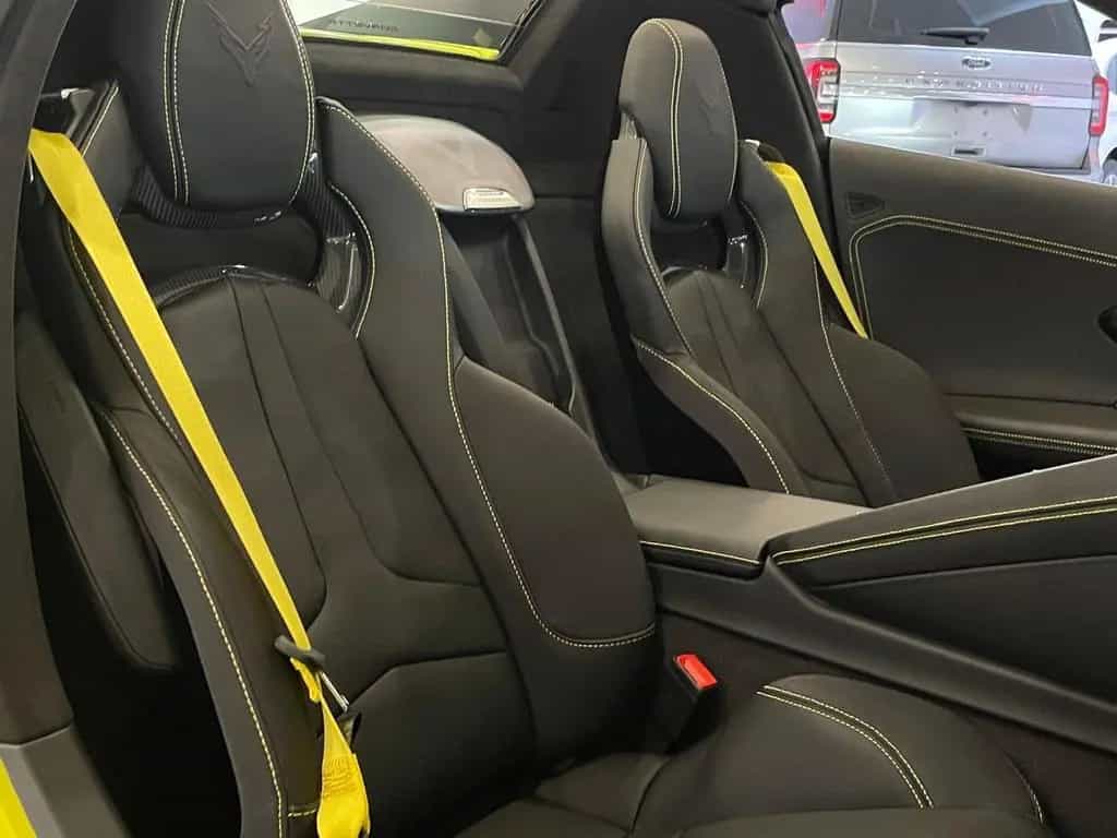 Corvette C8 C8 3LT Stingray Convertible R-Pack 12/2025-photo-32