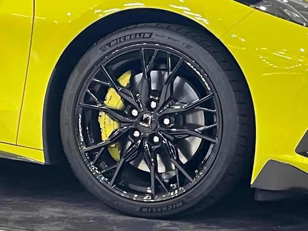Corvette C8 C8 3LT Stingray Convertible R-Pack 12/2025-photo-4