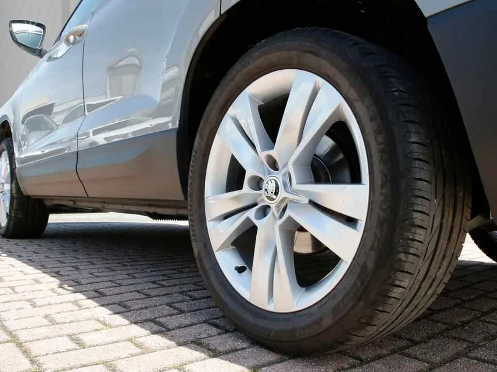 Skoda Karoq 1.5 TSI  DSG Style 4x4 18" LM Navi Smart L 08/2019-photo-5