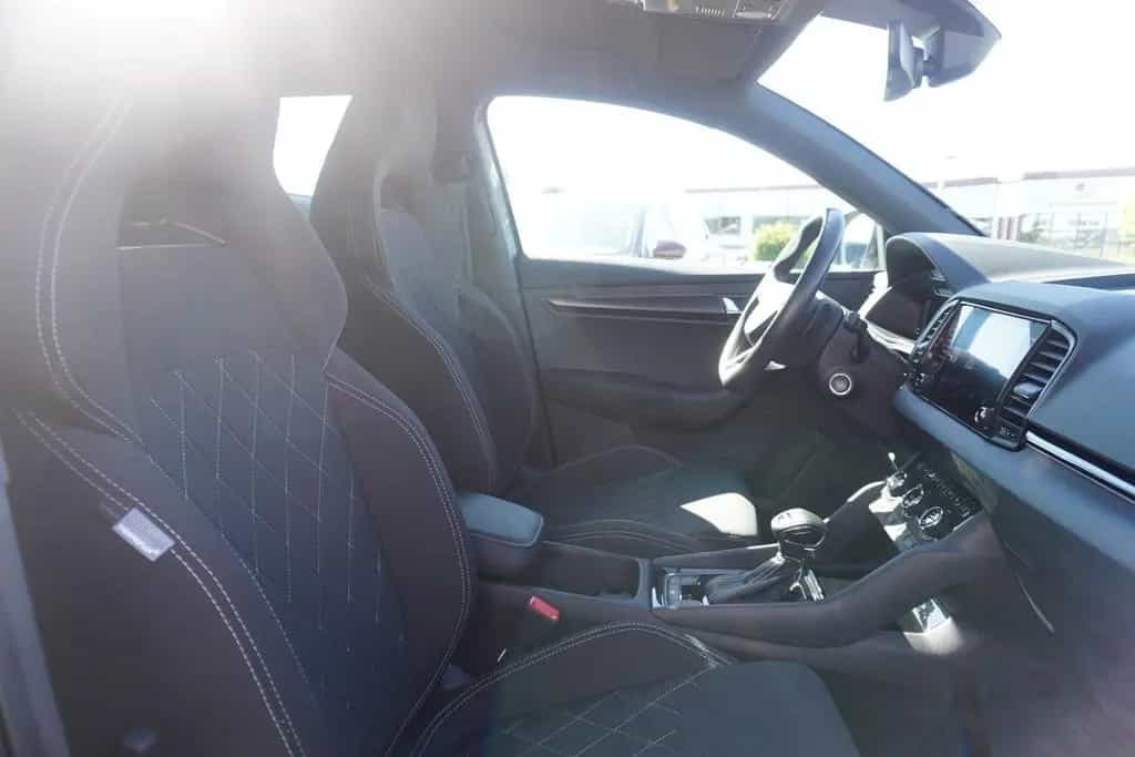 Skoda Karoq Sportline 1.5 TSI DSG LED ACC Navi Kamera 06/2025-photo-11